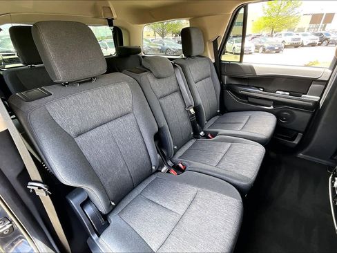 Used 2024 Ford Expedition XLT image 18