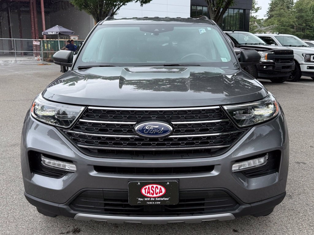 Used 2023 Ford Explorer XLT w/ Equipment Group 202A AWD/4WD image 3