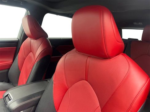 Used 2024 Toyota Highlander FWD image 28