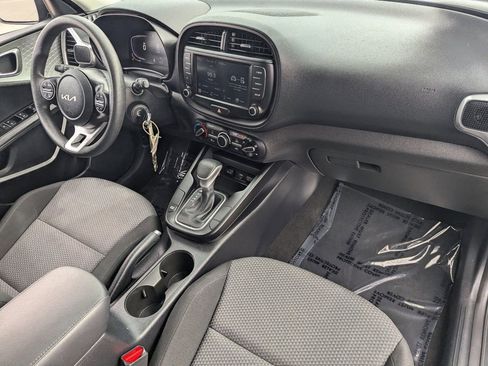 Used 2023 Kia Soul LX w/ LX Technology Package image 10