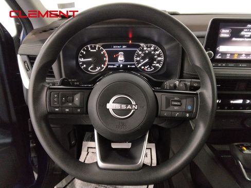 Used 2023 Nissan Rogue SV image 11