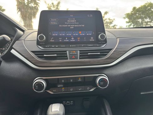 Used 2025 Nissan Altima 2.5 SV FWD image 20