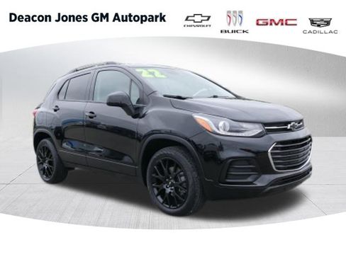 Certified 2022 Chevrolet Trax LT w/ Midnight Edition image 1