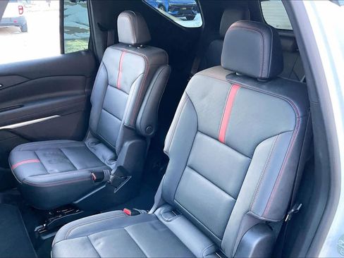 Used 2024 Chevrolet Traverse RS image 21