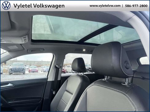 Certified 2021 Volkswagen Tiguan SE w/ Panoramic Sunroof Package image 21