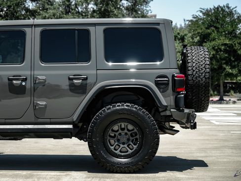 Used 2023 Jeep Wrangler Unlimited Rubicon 392 w/ Xtreme Recon 35" Tire Package AWD/4WD image 9