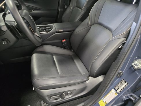 Certified 2025 Toyota Crown Platinum image 25