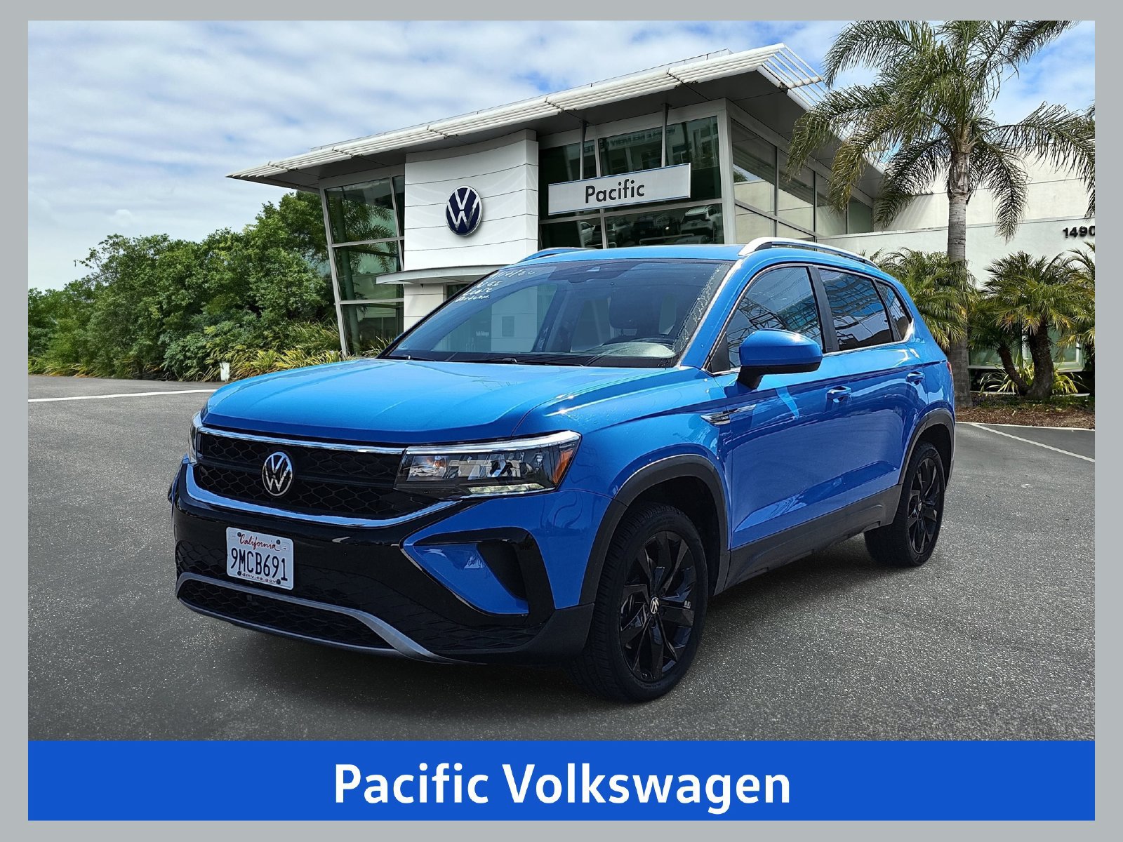 Used 2023 Volkswagen Taos SE FWD image 1