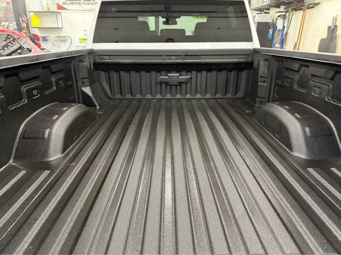 Used 2024 Chevrolet Silverado 2500 LT image 24