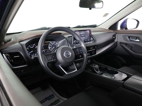 Used 2021 Nissan Rogue SV image 10