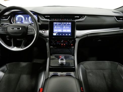 Used 2023 Jeep Grand Cherokee L Laredo image 10