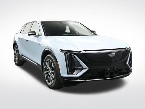 Used 2025 Cadillac Lyriq Sport AWD/4WD image 7