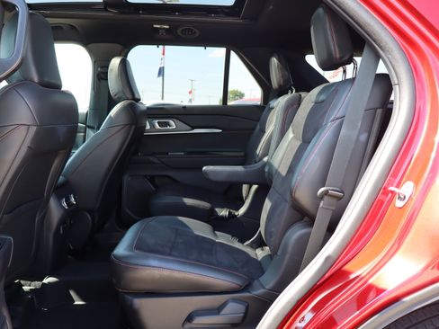 Used 2025 Ford Explorer ST image 11