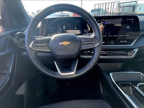 Used 2025 Chevrolet Equinox LT w/ Safety and Technology Package image 5