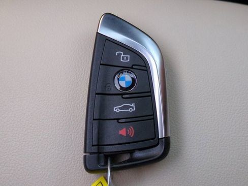 Used 2022 BMW 330i Sedan w/ Driving Assistance Package image 29