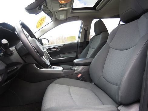 Used 2020 Toyota RAV4 XLE w/ Convenience Package AWD/4WD image 10