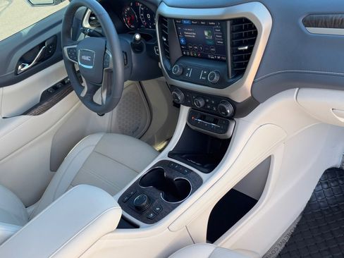 Used 2023 GMC Acadia Denali w/ Denali Technology Package image 9
