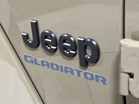 New 2026 Jeep Gladiator Willys AWD/4WD image 25