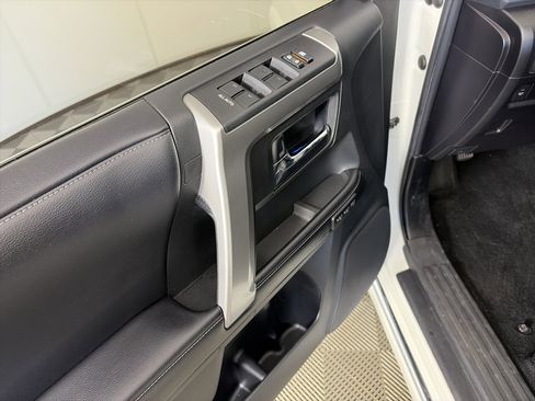 Used 2016 Toyota 4Runner Limited image 23