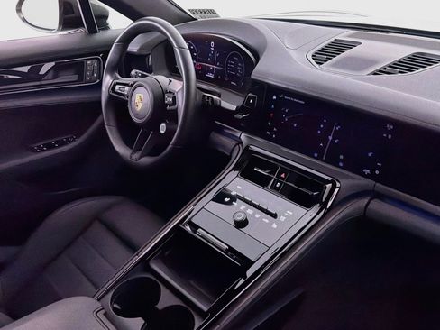 Used 2025 Porsche Panamera image 16