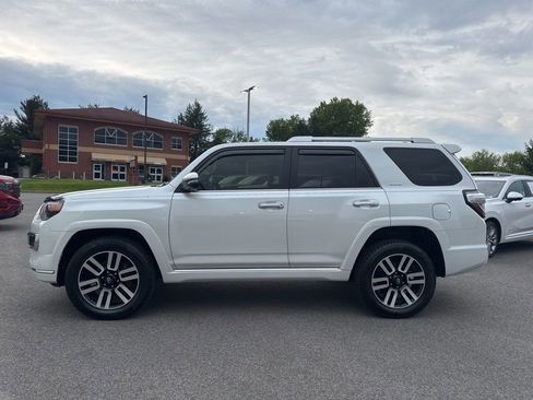 Used 2024 Toyota 4Runner Limited AWD/4WD image 3