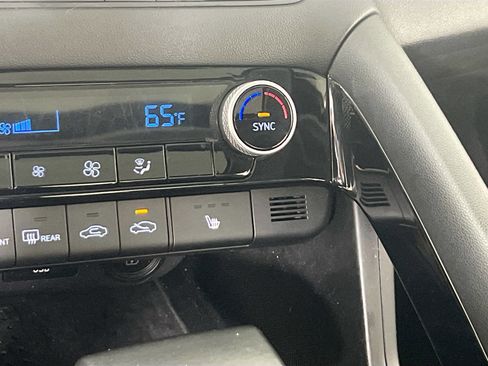 Used 2023 Hyundai Elantra Limited image 20