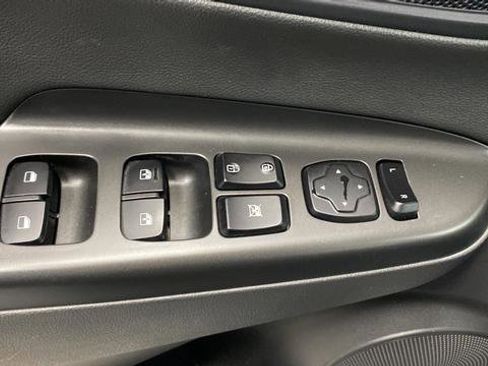 Used 2022 Hyundai Kona Limited AWD/4WD image 21