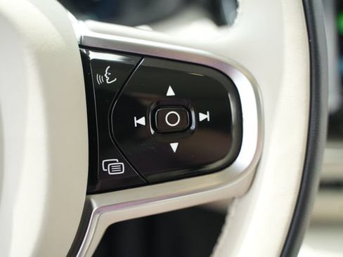 Used 2023 Volvo XC60 B5 Plus w/ Protection Package Premier FWD image 33