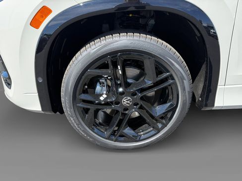 New 2026 Volkswagen Tiguan SE R-Line AWD/4WD image 9