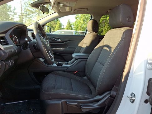 Used 2023 GMC Acadia SLE FWD image 13
