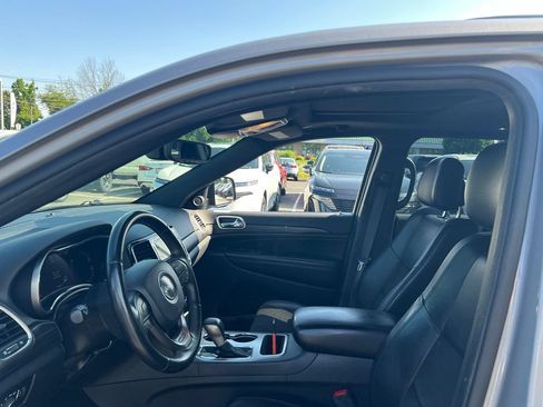 Used 2019 Jeep Grand Cherokee Altitude AWD/4WD image 21