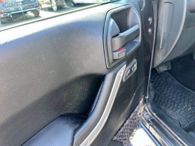 Used 2017 Jeep Wrangler Unlimited Sahara AWD/4WD image 15