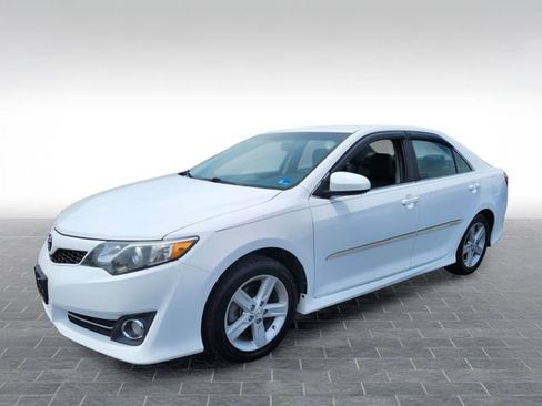 Used 2014 Toyota Camry SE w/ Fleet Convenience Package FWD image 3