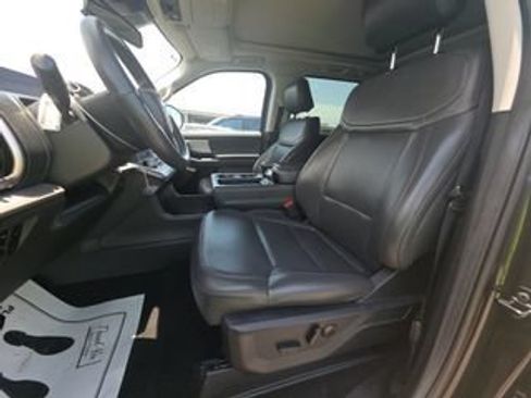 Used 2025 Ford Expedition Active AWD/4WD image 12