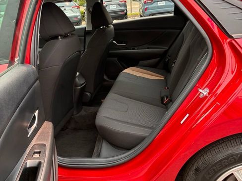 Used 2023 Hyundai Elantra SE FWD image 19