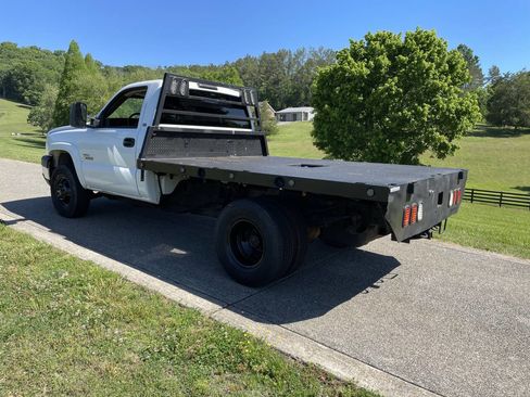 Used 2005 Chevrolet Silverado 3500 LS w/ Heavy-Duty Power Package AWD/4WD image 3