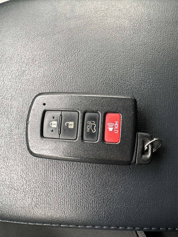 Used 2013 Toyota RAV4 Limited AWD/4WD image 33