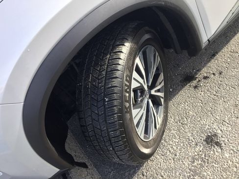 Used 2023 Nissan Rogue SV image 18