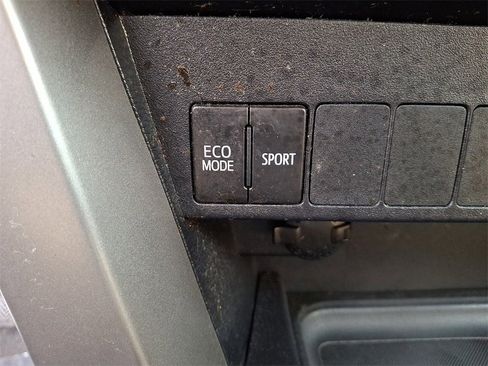 Used 2018 Toyota RAV4 XLE image 26