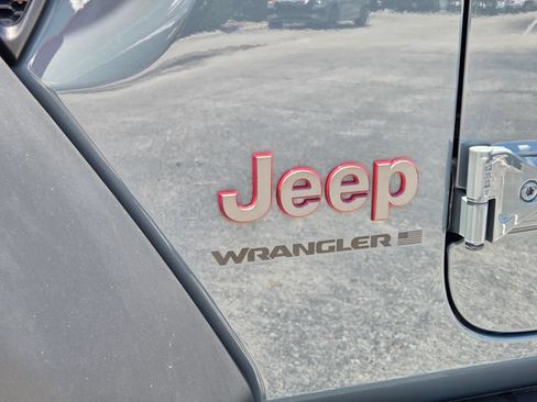 Used 2024 Jeep Wrangler Rubicon AWD/4WD image 10