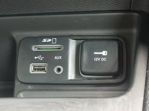 Used 2017 Jeep Cherokee Latitude w/ Comfort/Convenience Group FWD image 24