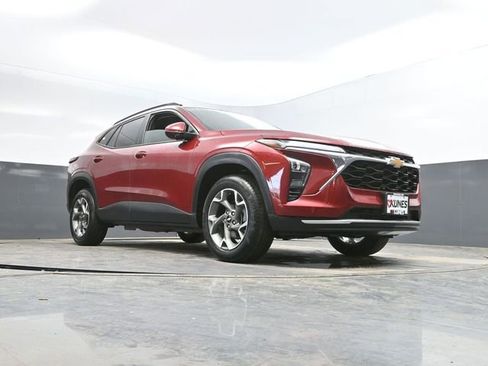 Used 2025 Chevrolet Trax LT image 39