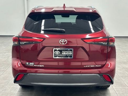 Used 2021 Toyota Highlander Limited image 3