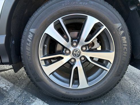 Used 2018 Toyota RAV4 XLE AWD/4WD image 22