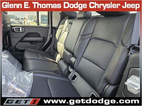 New 2026 Jeep Gladiator Sahara image 12