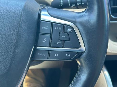 Used 2021 Toyota Highlander Limited FWD image 44