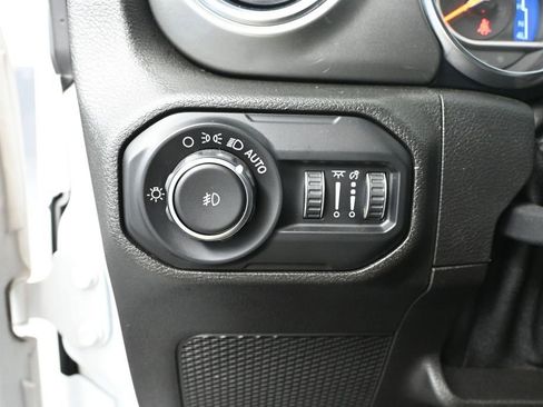 Used 2019 Jeep Wrangler Unlimited Sahara AWD/4WD image 31