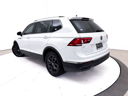 Used 2022 Volkswagen Tiguan SE FWD image 2