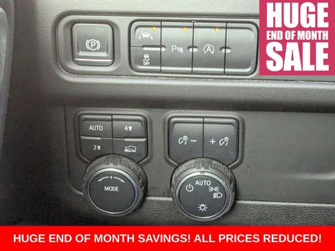 Used 2024 Chevrolet Suburban LT image 38