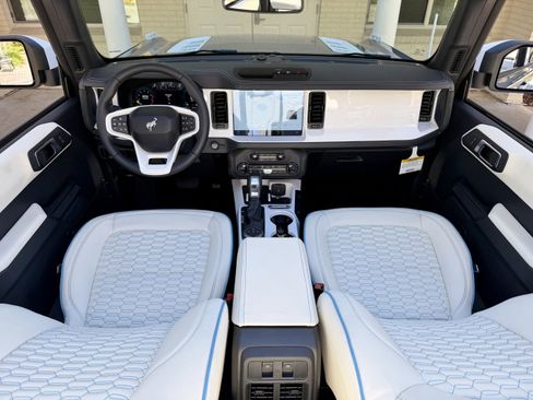 Used 2025 Ford Bronco Outer Banks image 33